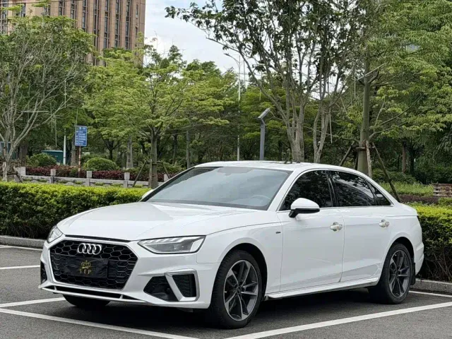 Фотография автомобиля — Audi A4L