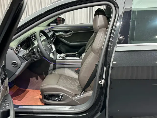 Audi A8 — Фото автомобиля 10