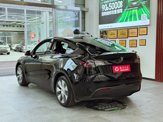 Tesla Model Y — Фото автомобиля 5