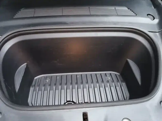 Tesla Model Y — Фото автомобиля 19