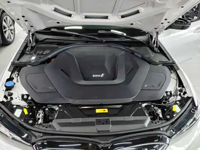 BMW BMW i3 2023 eDrive 40 L Shadowline Package — Фото автомобиля 19