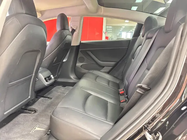 Tesla Model 3 — Фото автомобиля 16
