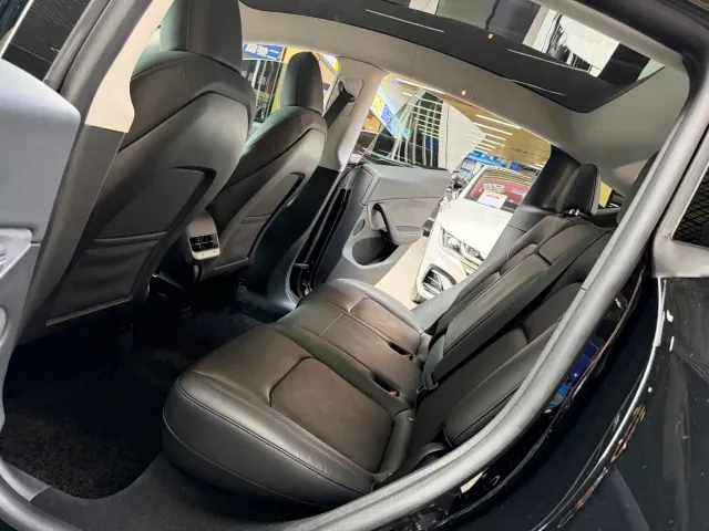Tesla Model Y — Фото автомобиля 12