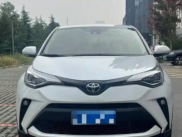 Toyota C-HR — Фото автомобиля 2