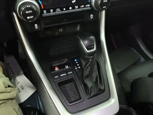 Toyota Wildlander — Фото автомобиля 13
