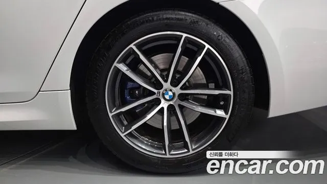 BMW 5 Series G30 — Фото автомобиля 6