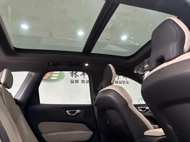 Volvo XC60 — Фото автомобиля 28