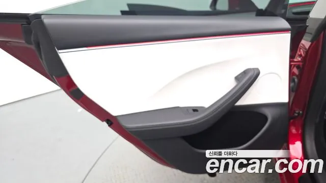 Tesla Model 3 — Фото автомобиля 20