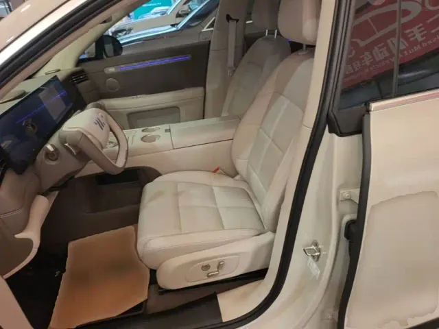 IM Motors LS6 — Фото автомобиля 14
