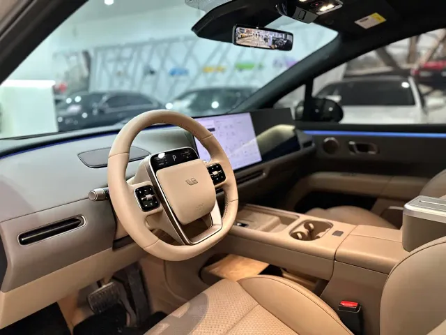 Li Auto i6 — Фото автомобиля 4