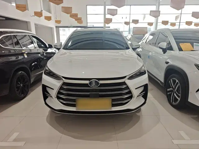 BYD Tang — Фото автомобиля 5