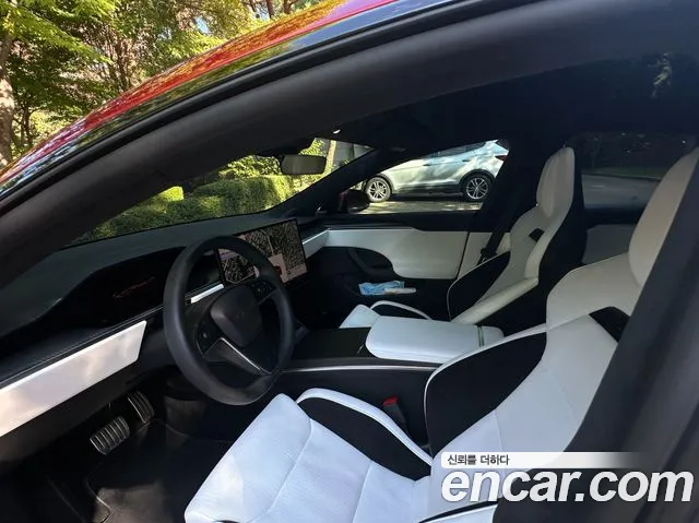 Tesla Model S — Фото автомобиля 10