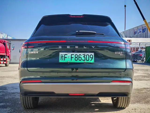 Geely Galaxy Starship 7 EM-i — Фото автомобиля 8