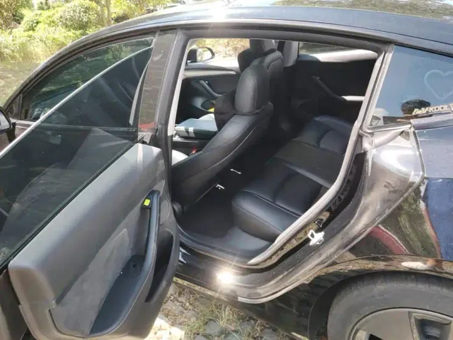 Tesla Model 3 — Фото автомобиля 11