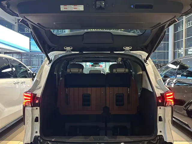 Toyota Sienna — Фото автомобиля 19