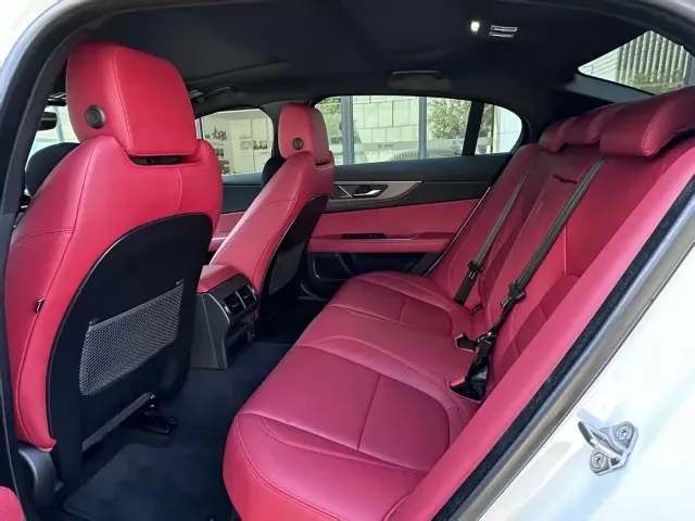 Jaguar XEL — Фото автомобиля 6