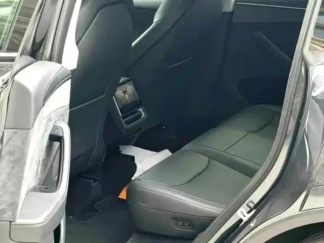 Tesla Model Y — Фото автомобиля 5