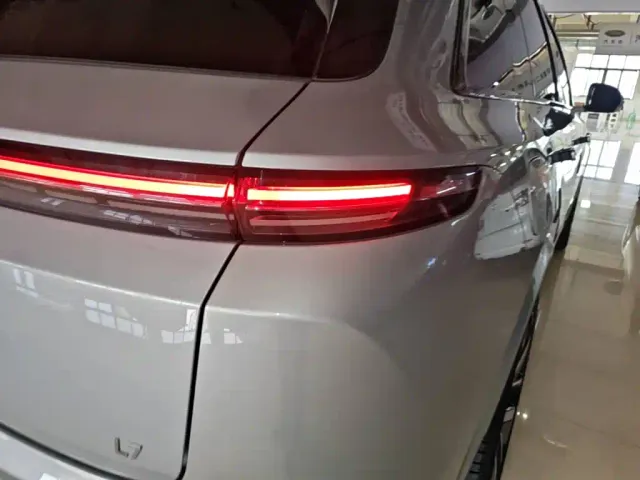 Li Auto L7 — Фото автомобиля 7