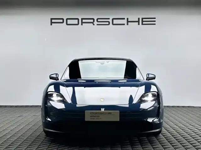 Porsche Taycan — Фото автомобиля 2