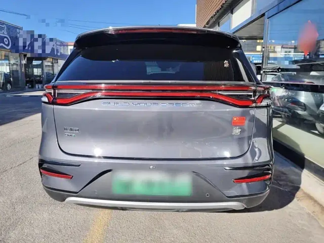 BYD Tang — Фото автомобиля 5