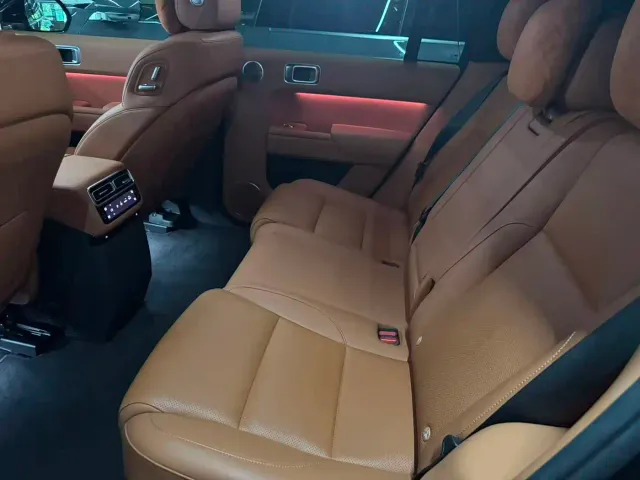 Li Auto L7 — Фото автомобиля 10