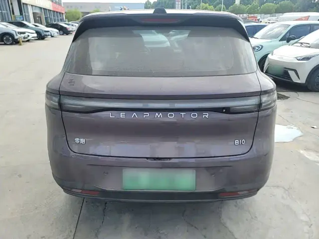 Leapmotor B10 — Фото автомобиля 5