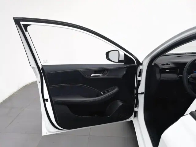 Roewe i5 — Фото автомобиля 8