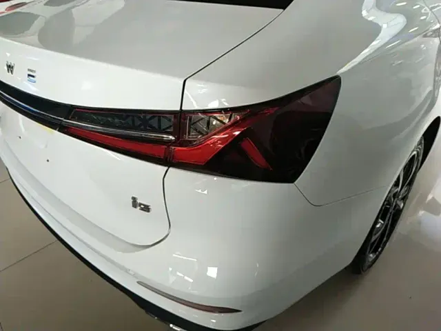 Roewe i5 — Фото автомобиля 7