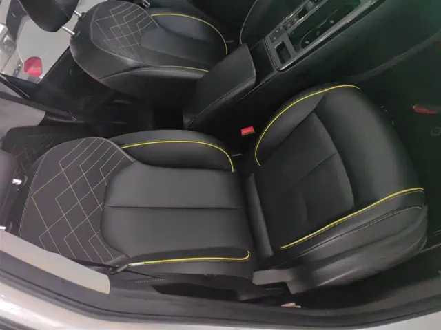 Roewe RX5 — Фото автомобиля 24