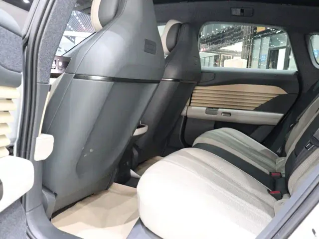 Audi E5 Sportback — Фото автомобиля 7