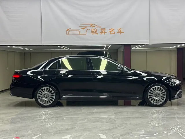 Mercedes-Benz E-Class — Фото автомобиля 4