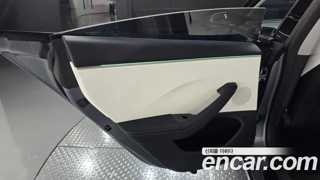 Tesla Model 3 — Фото автомобиля 13