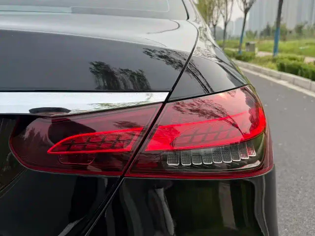 Mercedes-Benz E-Class — Фото автомобиля 28
