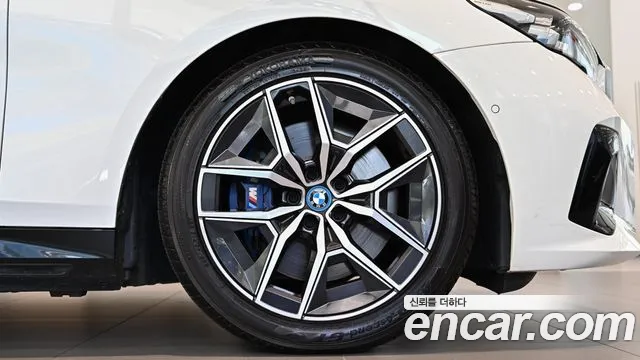 BMW i5 G60 — Фото автомобиля 5