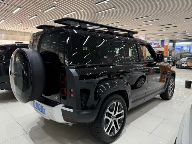 Land Rover Defender — Фото автомобиля 4