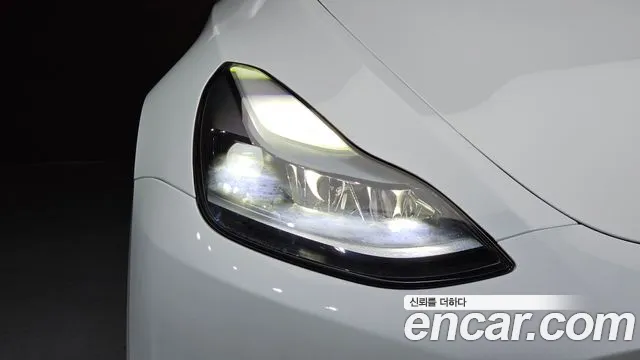 Tesla Model Y — Фото автомобиля 22