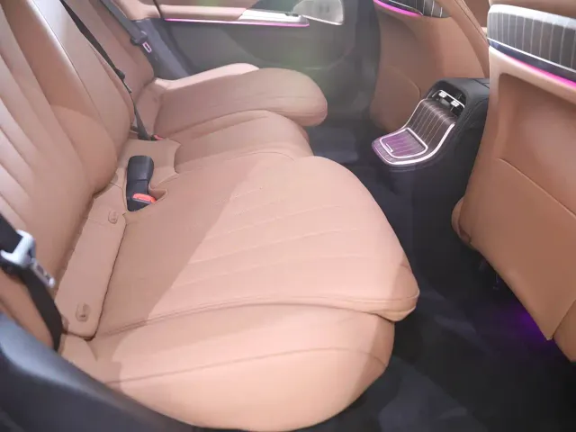 Mercedes-Benz E-Class — Фото автомобиля 20