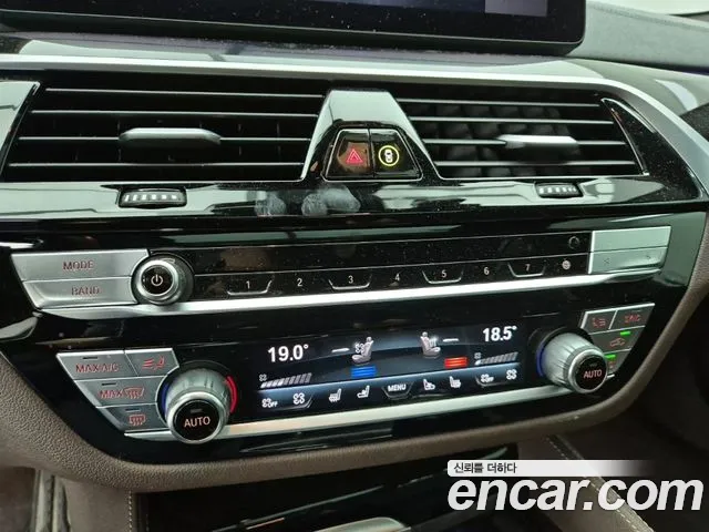 BMW 5 Series G30 — Фото автомобиля 10