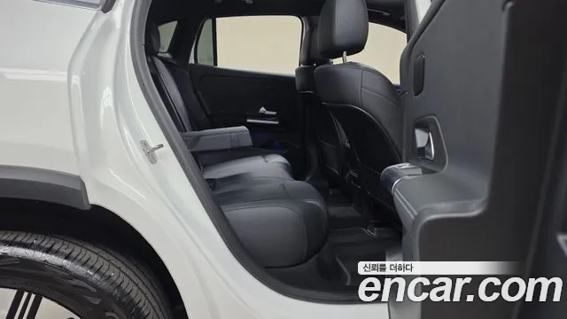 Mercedes-Benz EQA — Фото автомобиля 10