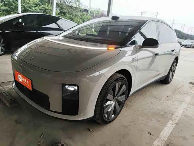 Фотография автомобиля — Li Auto i8