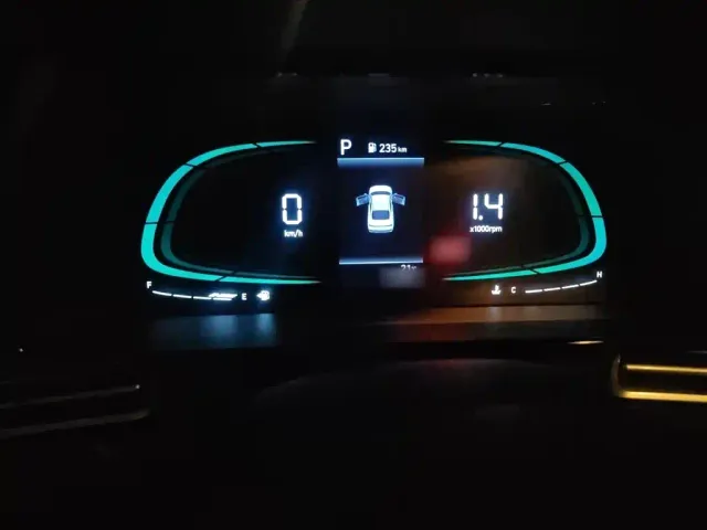 Hyundai Elantra — Фото автомобиля 3