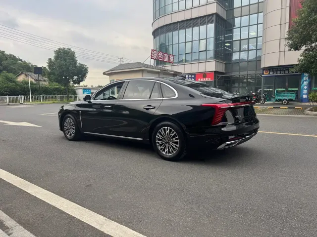 Hongqi H5 — Фото автомобиля 8