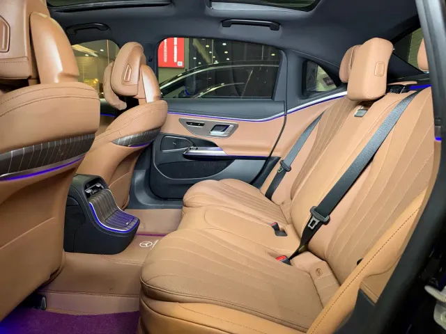 Mercedes-Benz E-Class — Фото автомобиля 11