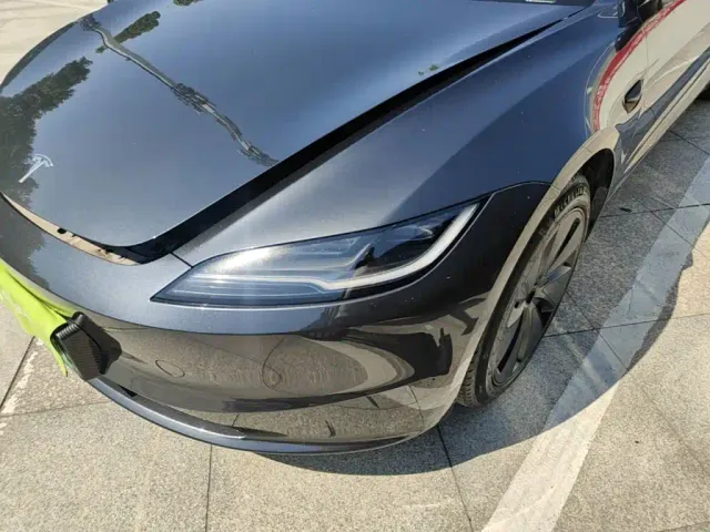 Tesla Model 3 — Фото автомобиля 23