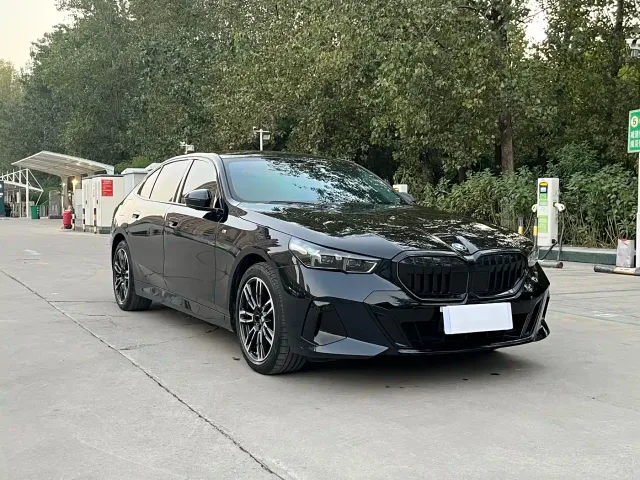 BMW 5 Series — Фото автомобиля 3