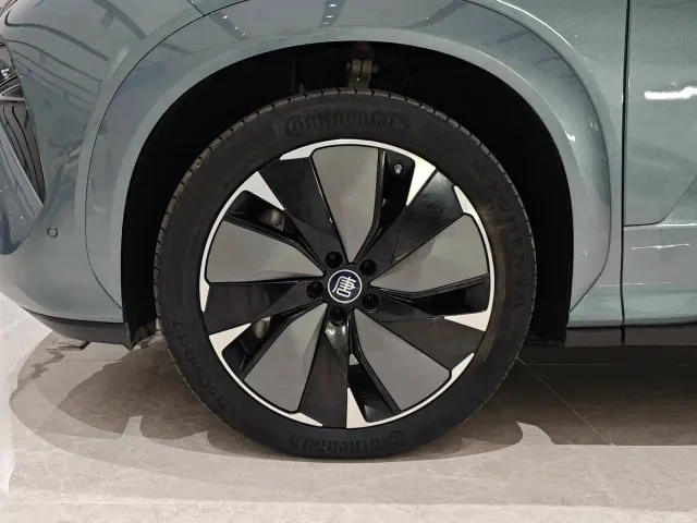 BYD Tang L — Фото автомобиля 16