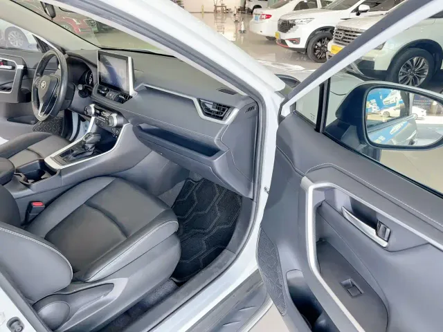 Toyota RAV4 — Фото автомобиля 17