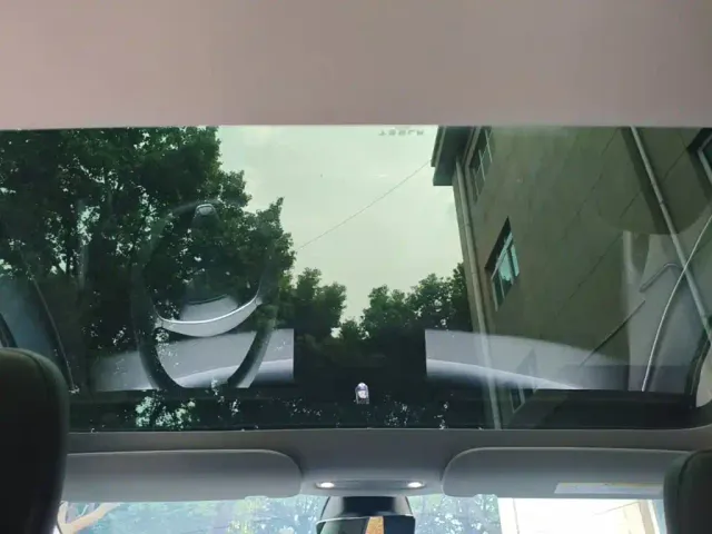 Tesla Model 3 — Фото автомобиля 17