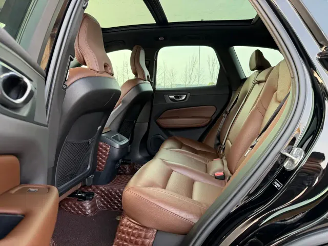 Volvo XC60 — Фото автомобиля 9