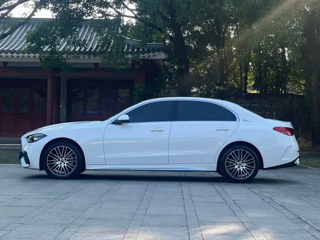 Mercedes-Benz C-Class — Фото автомобиля 3